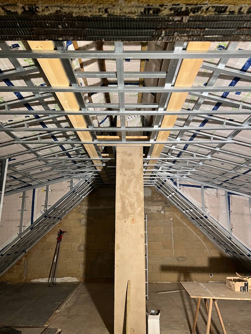 Trockenbau Dachgeschoss — Rigips-Waende und abgehaengte Decke