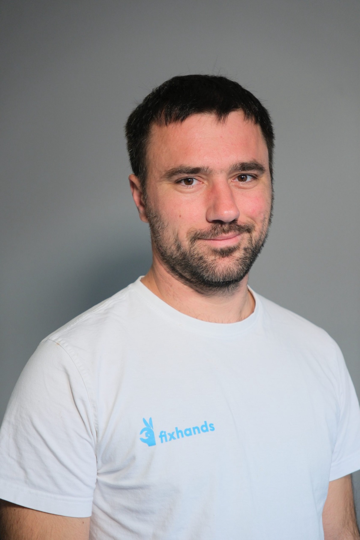 Vladyslav Yanchenko, Logistik und Material bei Fixhands